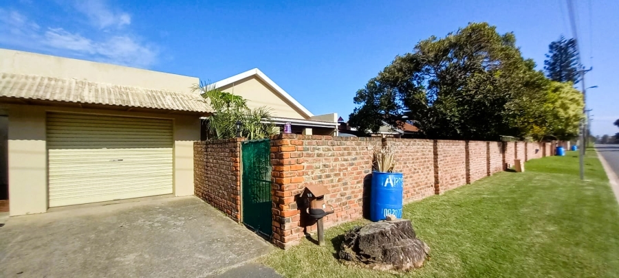 To Let 3 Bedroom Property for Rent in Gonubie Eastern Cape